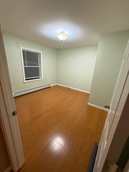 Building Photo - 1458 N Main St