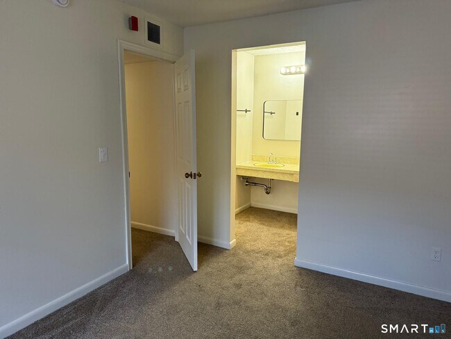 Building Photo - 1274 E Main St