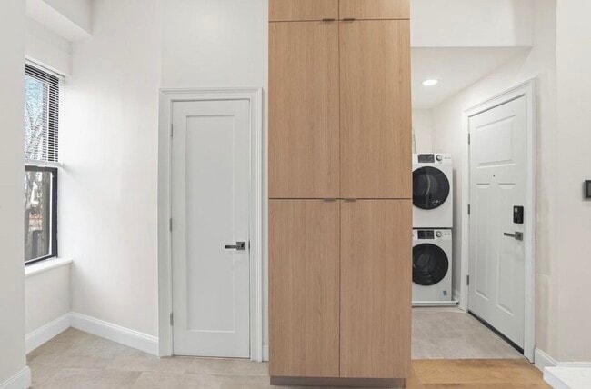 Building Photo - 233.5 Summit Ave