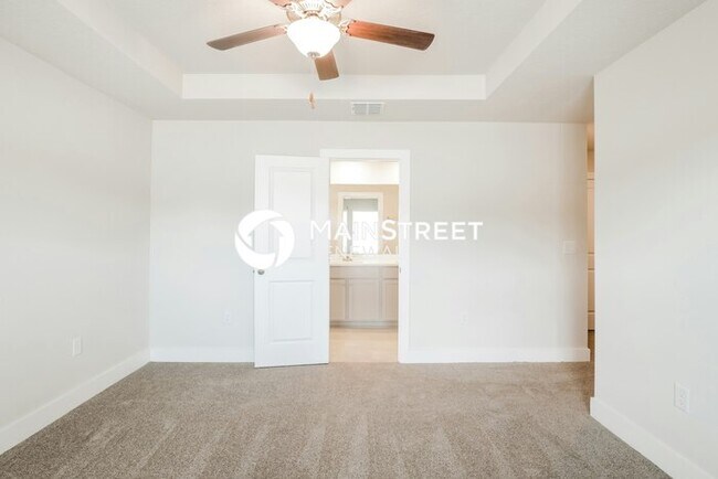 Building Photo - 3 Bedroom Pet-Friendly Home in Deland, FL with Main Street Renewal