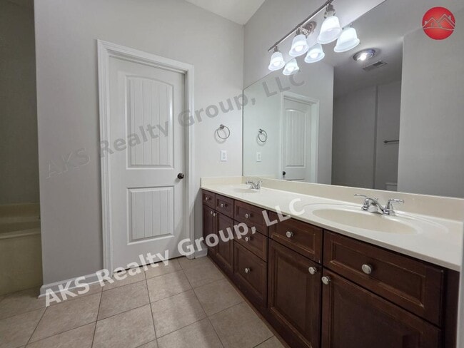 Building Photo - 4346 Ashwood Cove