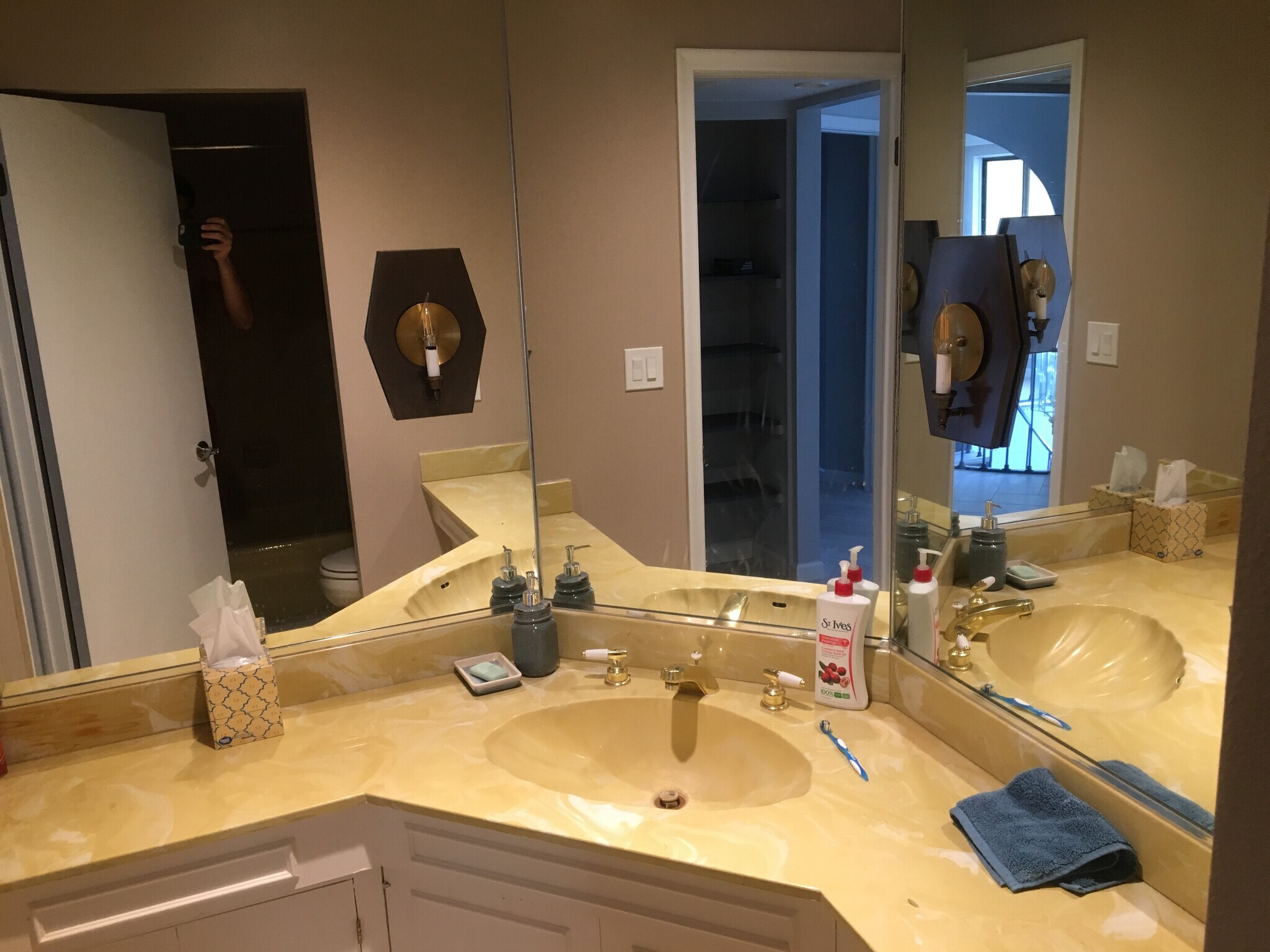 Guest Bathroom - 7106 Bridge Way