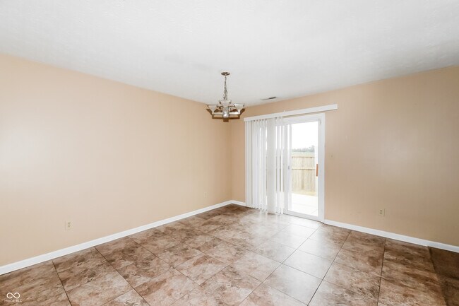 Building Photo - 2525 Grand Fir Dr