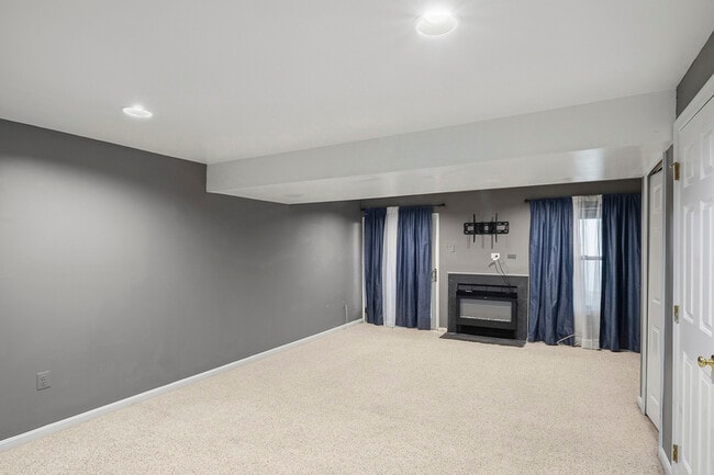 Building Photo - 1 Lanhill Ct