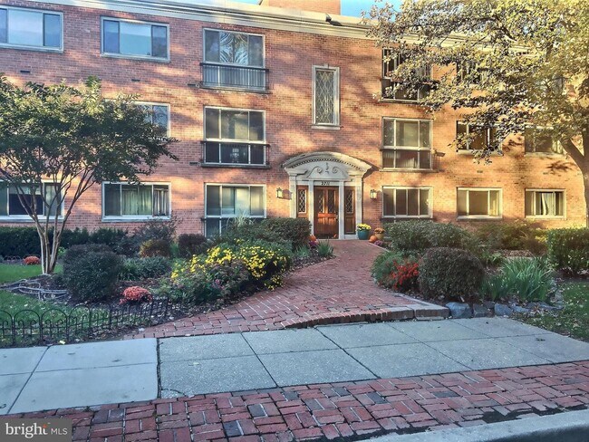 Building Photo - 2711 Ordway St NW