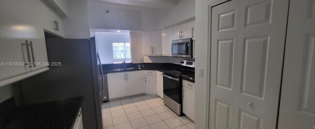 Building Photo - 3255 NE 184th St