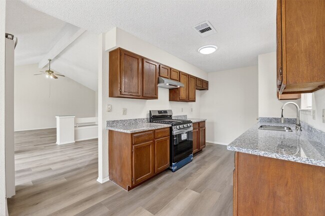 Building Photo - 12047 Plumpoint Dr