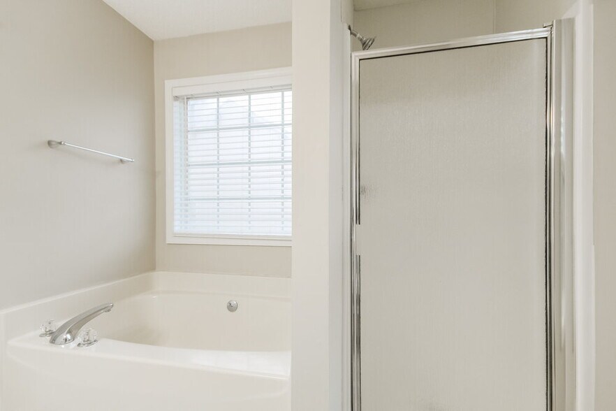 Building Photo - 820 Turning Point Ln