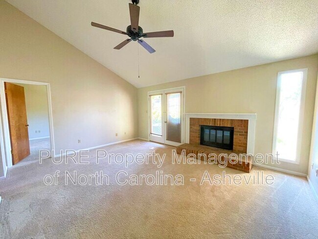 Building Photo - 11 Elderberry Ln
