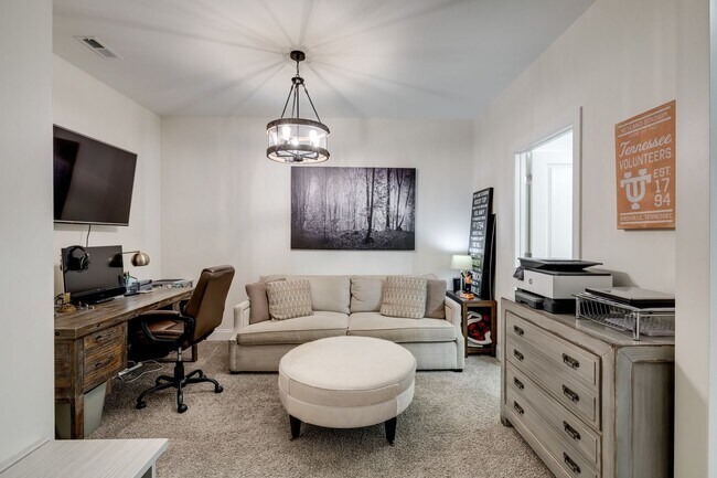 Building Photo - Townhome For Lease