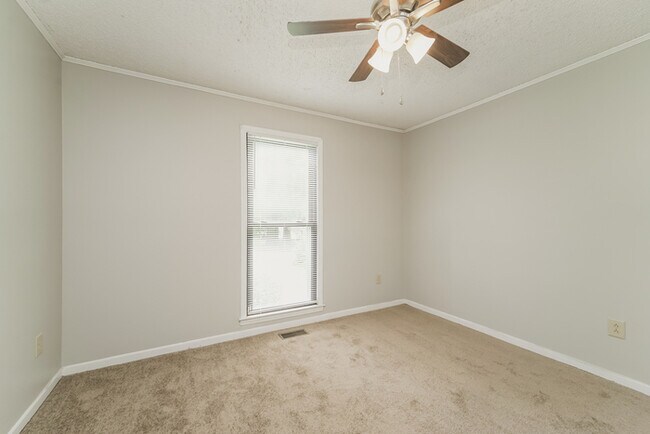 Building Photo - Charming 3 Bedroom in Bessemer City!