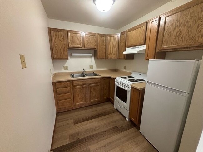 Building Photo - Freedom Ring Apartments