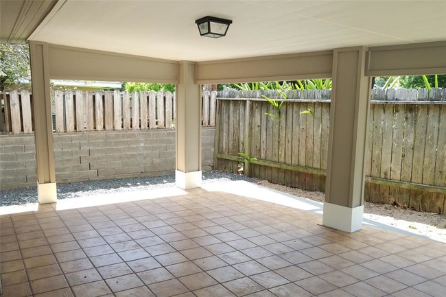 Building Photo - 3827 Linkview Dr