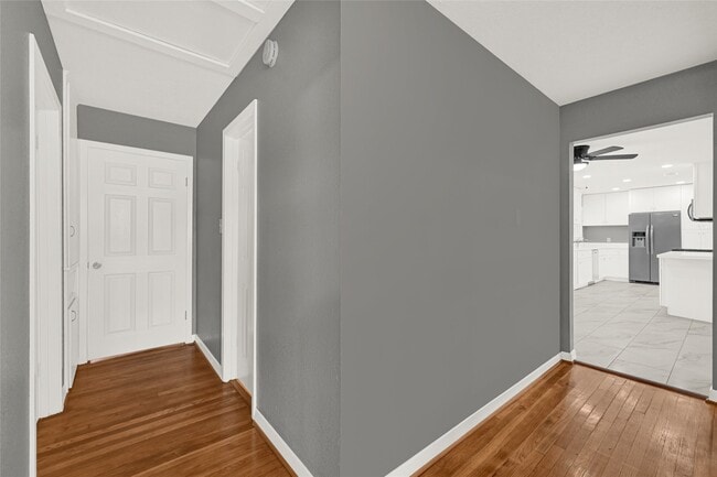 Building Photo - 1853 Huge Oaks St