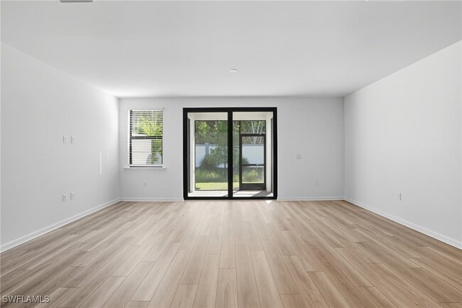 Building Photo - 27883 Radiant Ct