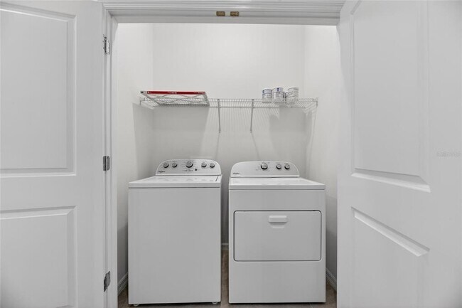 Building Photo - 2425 Bending Bonsai Dr