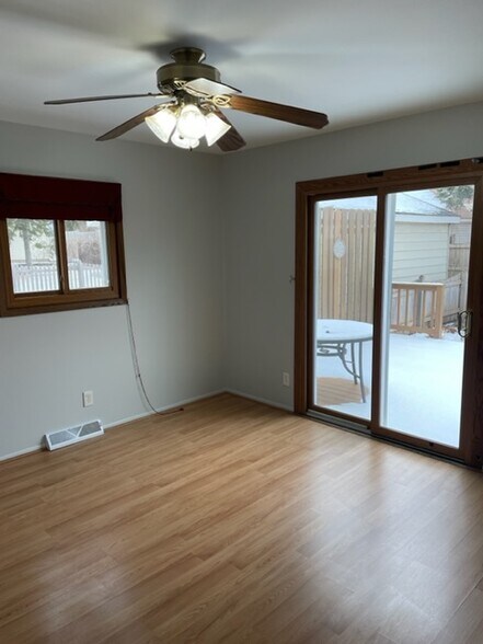 Building Photo - 7112 W Saint Paul Ave