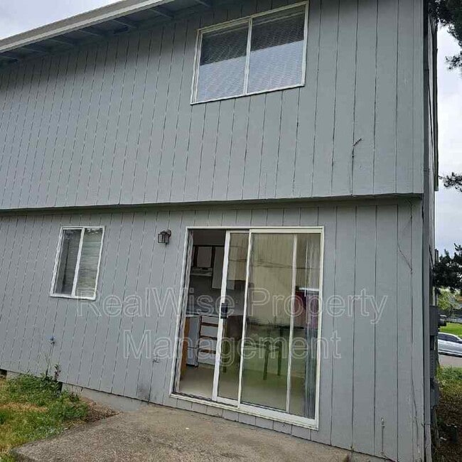 Building Photo - 2933 SE 38th Court