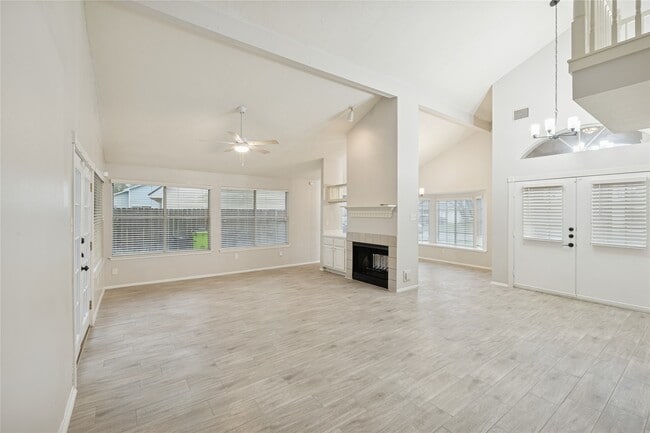 Building Photo - 8610 Lake Crystal Dr