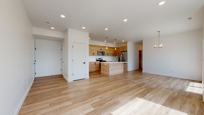 Building Photo - 1322 S Sawmill Blvd