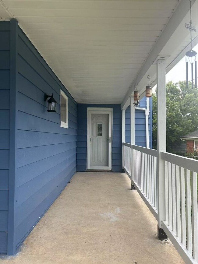 Building Photo - 212 Maple St