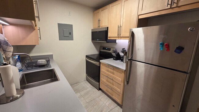 Building Photo - 2 Bedroom 1 Bath - Blocks from Pearl Street and Downtown