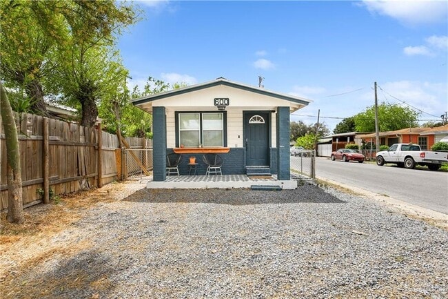 Building Photo - 600 E Bell Ave