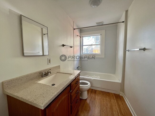 Building Photo - 37 Ashton St