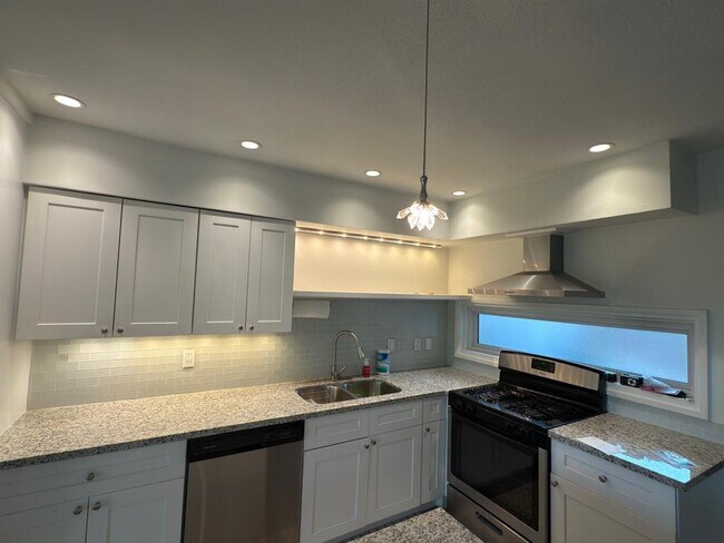 Building Photo - 8211 Katy Fwy