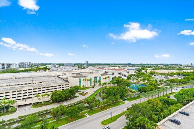 Building Photo - 19501 W Country Club Dr