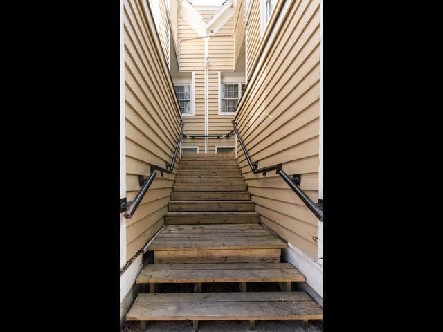 Building Photo - 4 Bedroom - 2 Bath - Great Location