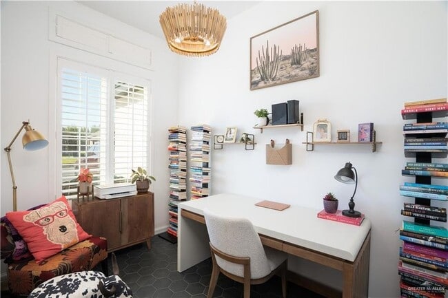 Building Photo - 2701 Windsor St