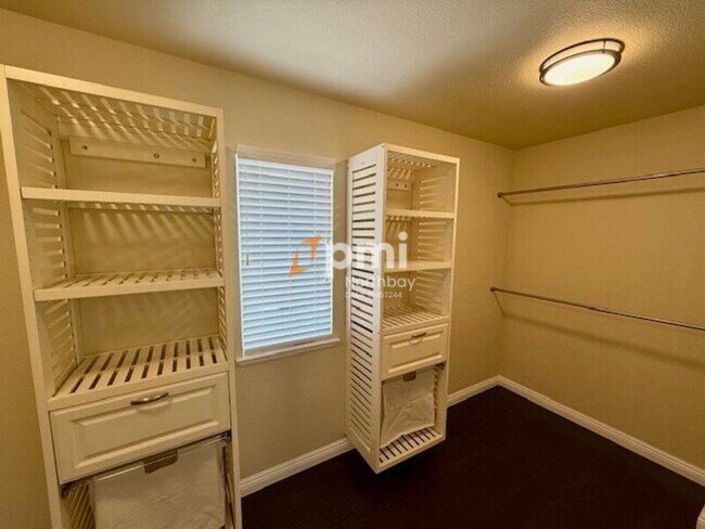 Building Photo - 732 Antiquity Dr