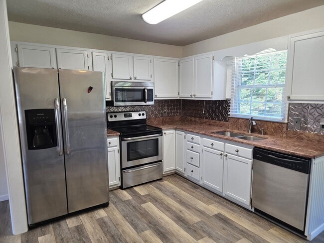 Building Photo - 273 Woodbridge Dr