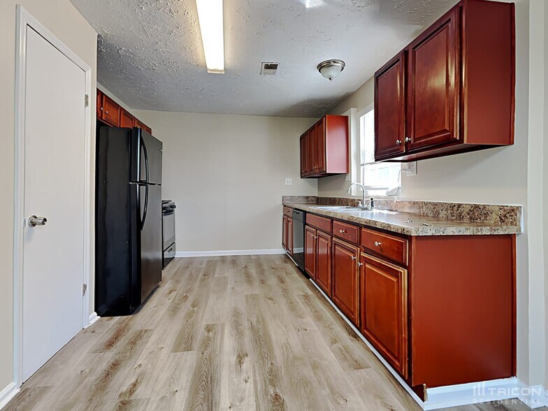 Building Photo - 5750 Westside Rd