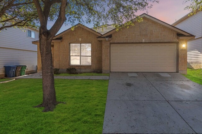Building Photo - Gorgeous 3 bedroom, 2 bath home with a study near the Forum & Randolph AFB!