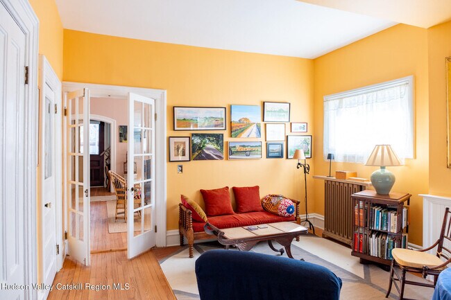 Building Photo - 5 Fairview Ave