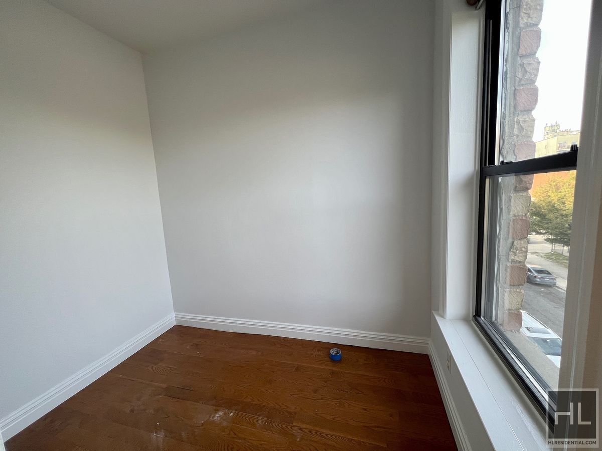 Building Photo - 3BR 2BA Top Floor Bedstuy Townhouse Origin...