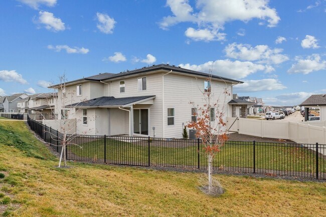 Building Photo - 8284 W Grey Alder Dr