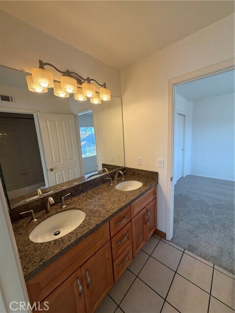 Building Photo - 17 Pastora