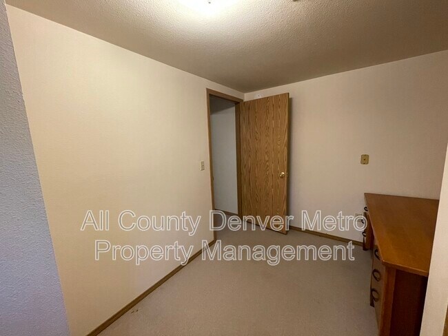 Building Photo - 6534 Zinnia St