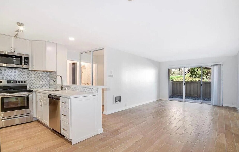 Building Photo - 4600 Lamont St