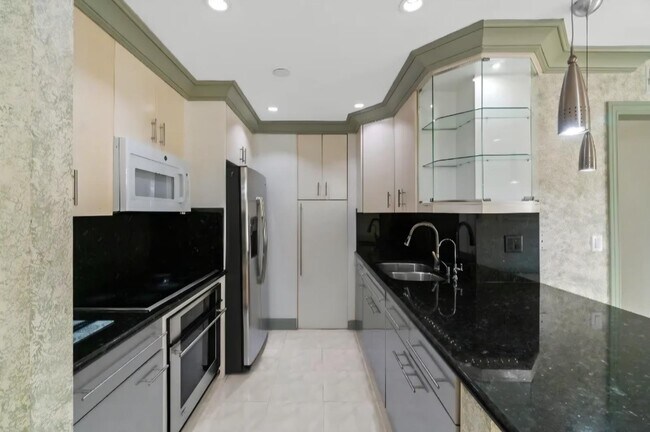 Building Photo - 7742 Redlands St