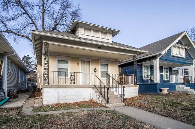 Building Photo - 806 Monroe Ave