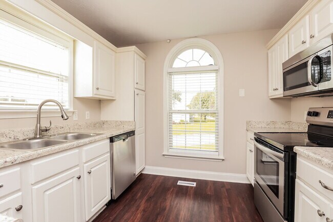 Building Photo - 693 Almondwood Pl