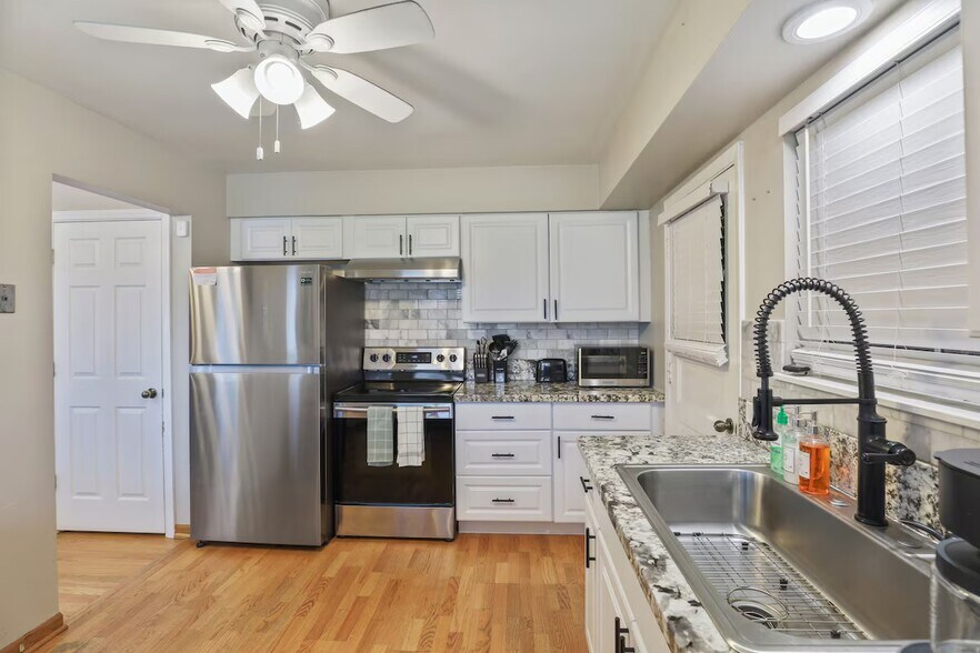 Building Photo - 105 N Prindle Ave