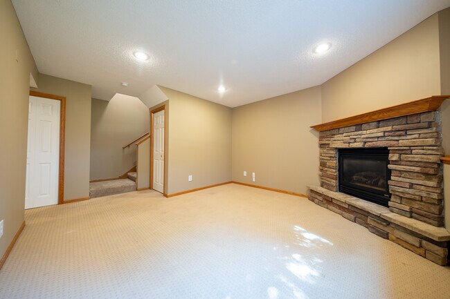 Building Photo - 15645 Float Ct