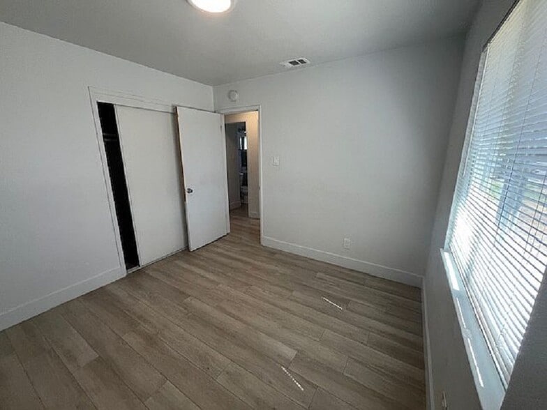 Building Photo - 6844 Bismarck Dr