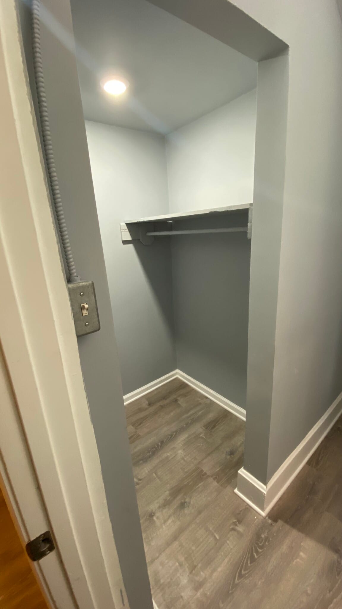 Walk In Closet - 1621 W Cullerton St