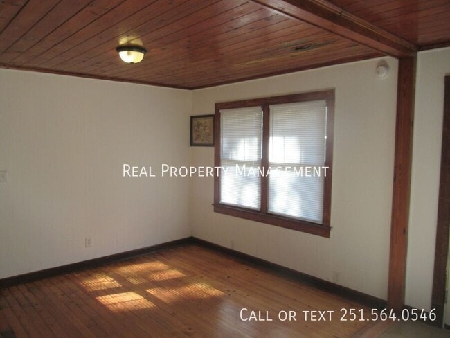 Building Photo - 3412 E Laverne Dr